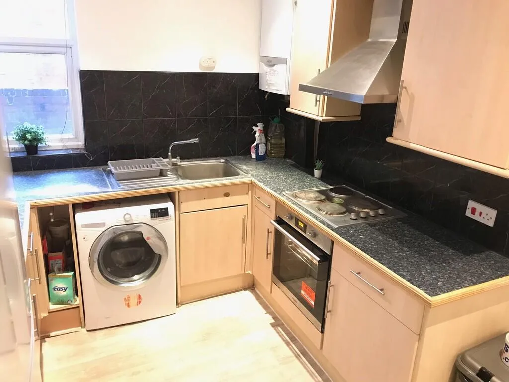 1 bedroom house share for rent