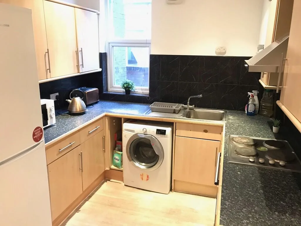 1 bedroom house share for rent