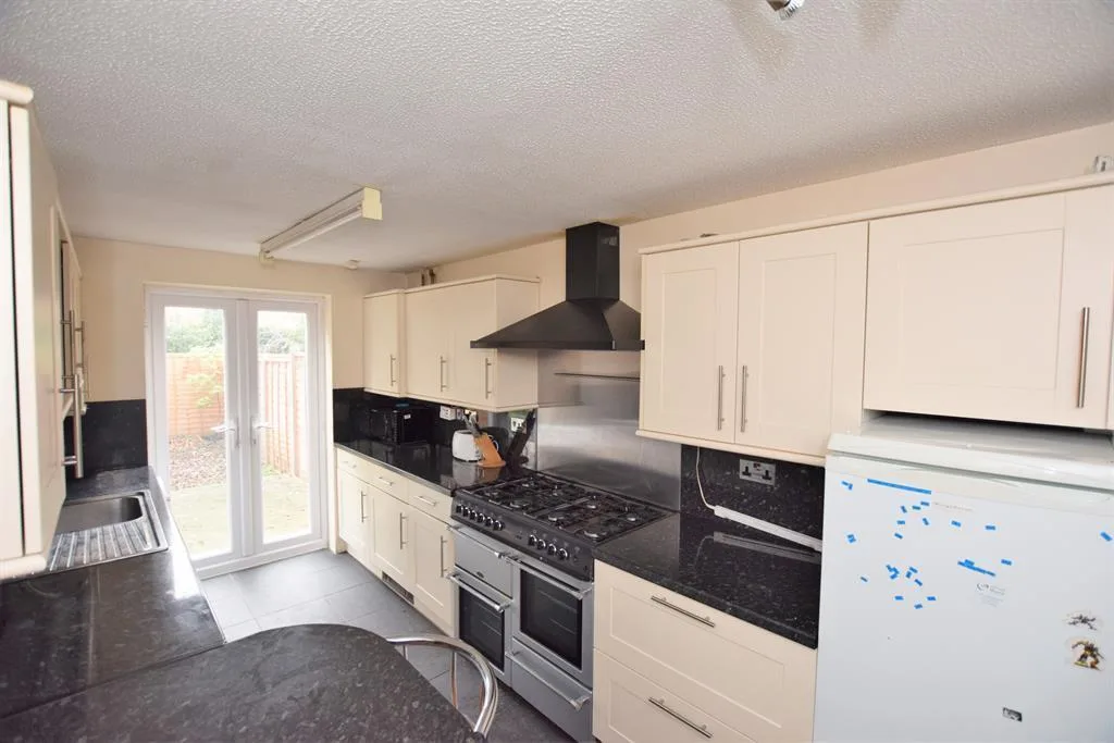 1 bedroom house share for rent