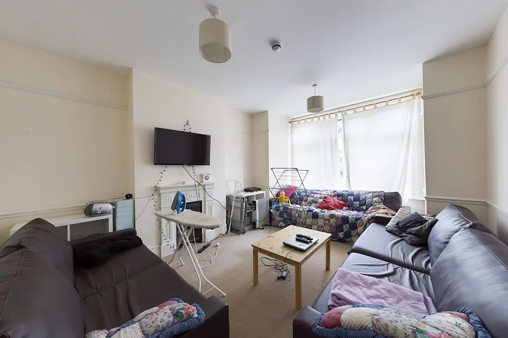 1 bedroom house share for rent