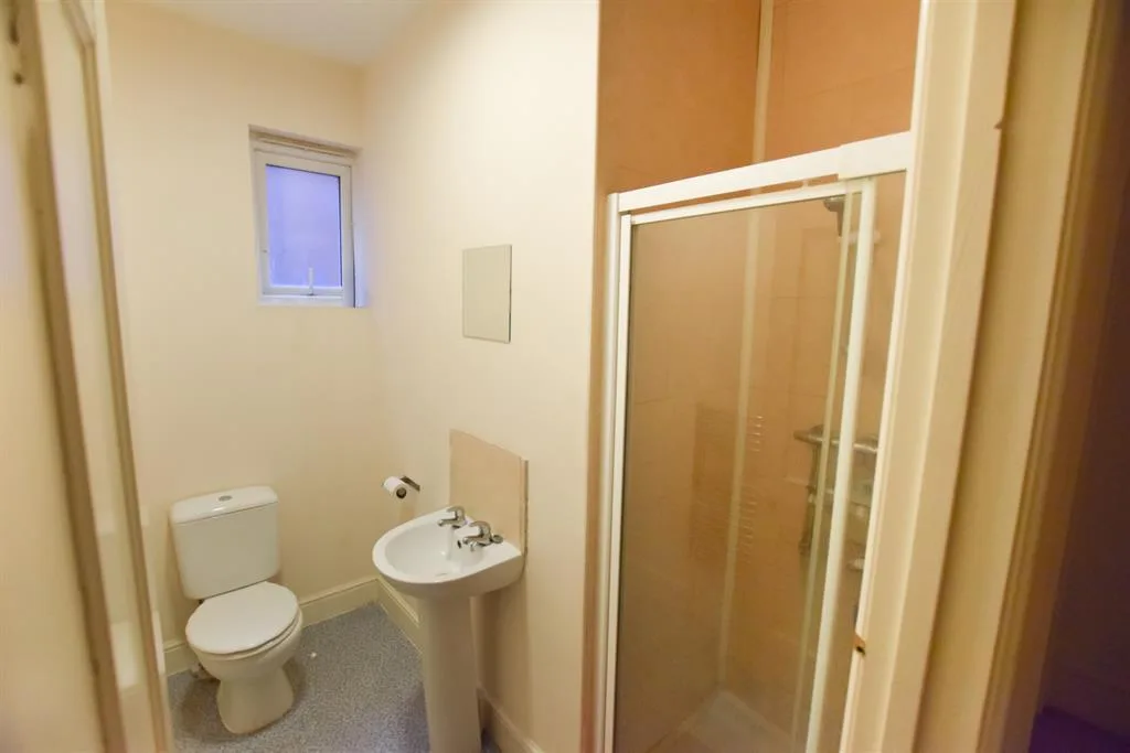 1 bedroom house share for rent