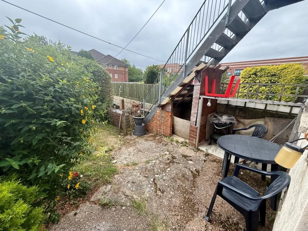 1 bedroom maisonette for rent