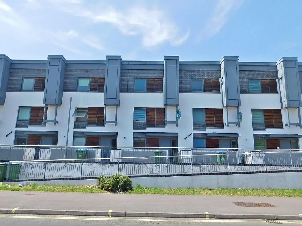 1 bedroom house share for rent