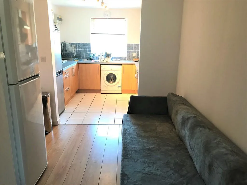 1 bedroom house share for rent