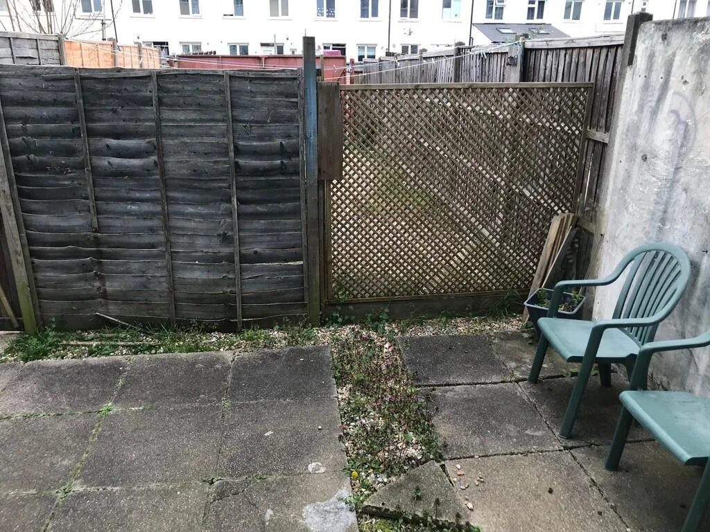 1 bedroom house share for rent