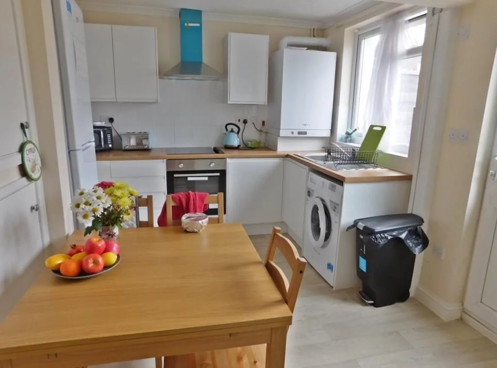 1 bedroom house share for rent