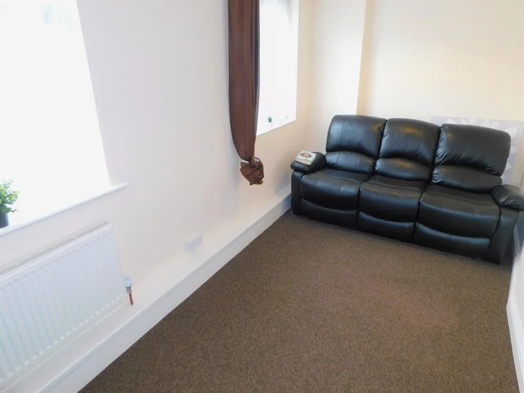 1 bedroom house share for rent