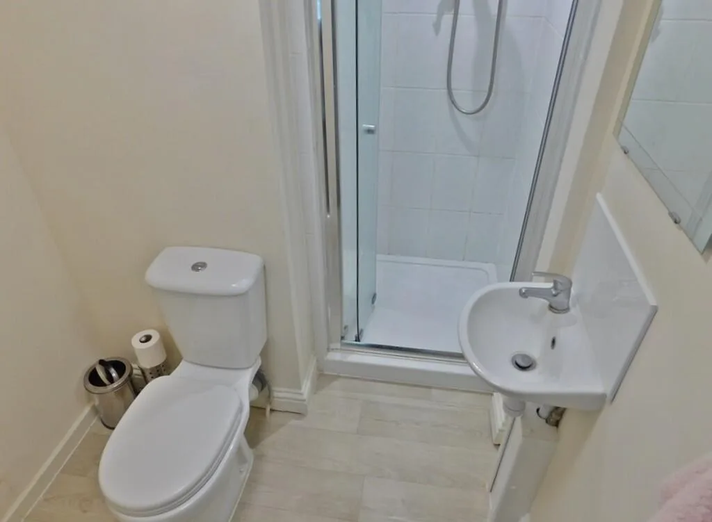 1 bedroom house share for rent