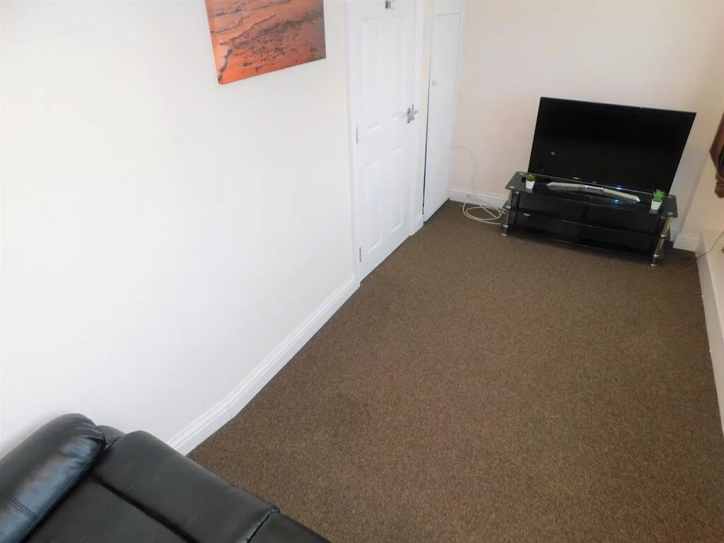 1 bedroom house share for rent