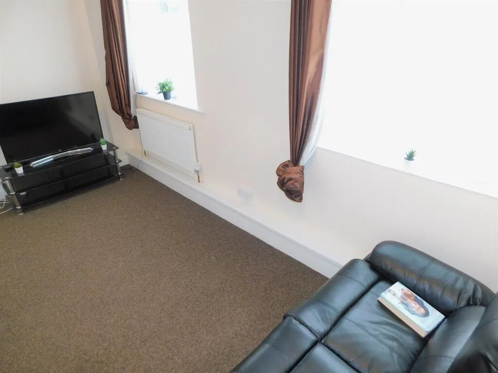 1 bedroom house share for rent