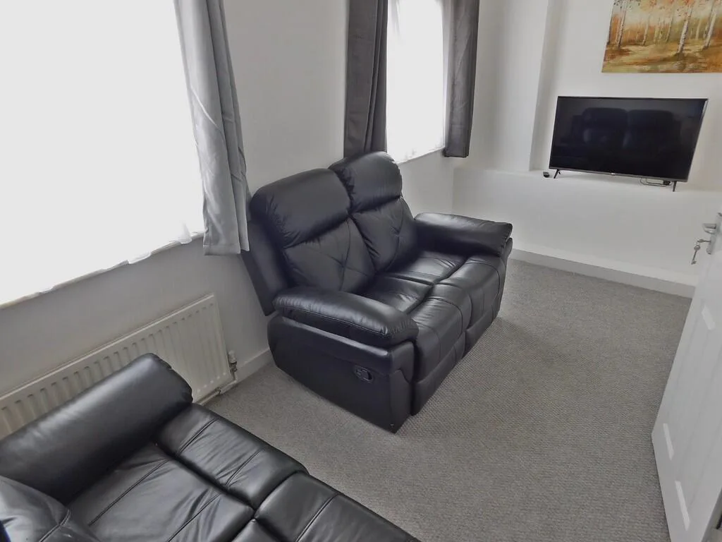 1 bedroom house share for rent