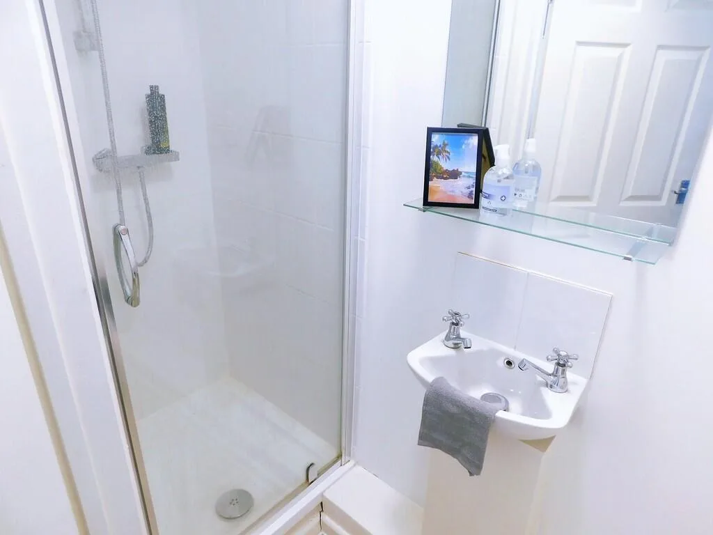 1 bedroom house share for rent