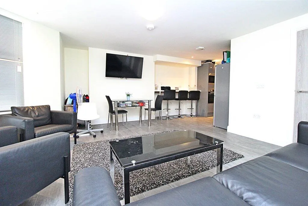 1 bedroom house share for rent