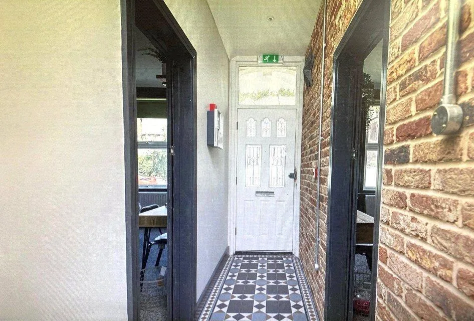 1 bedroom house share for rent