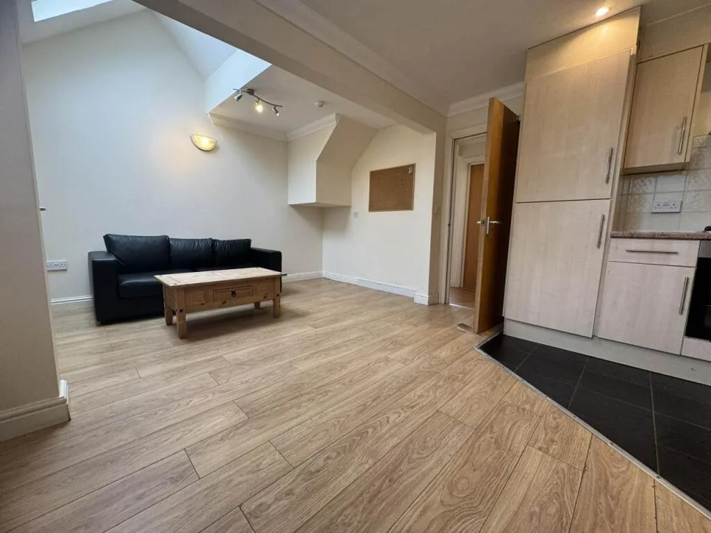 1 bedroom flat share for rent