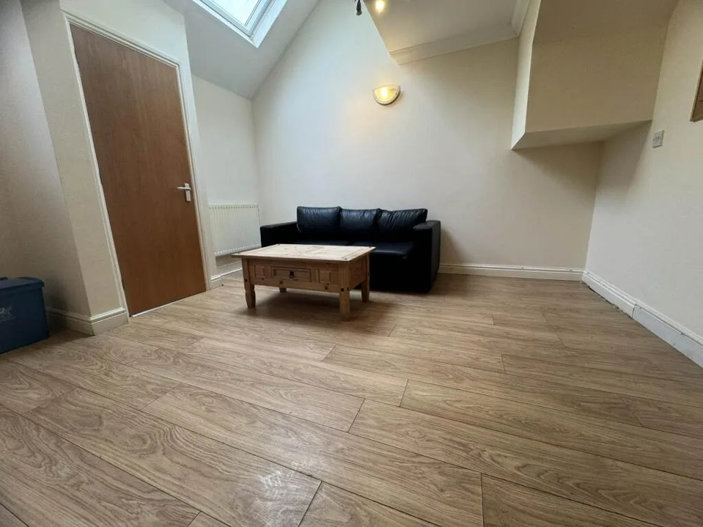 1 bedroom flat share for rent