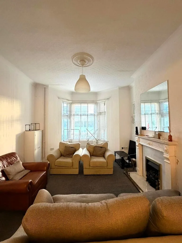 1 bedroom house share for rent