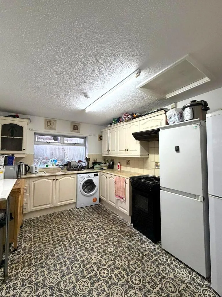 1 bedroom house share for rent