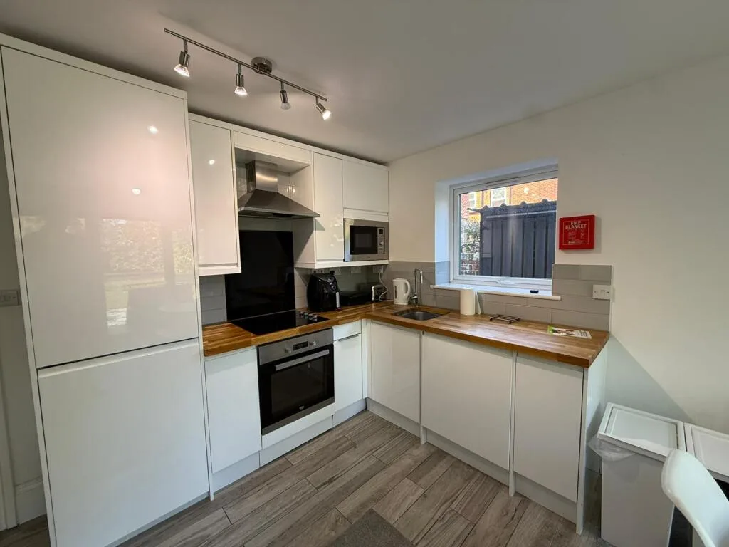 1 bedroom house share for rent