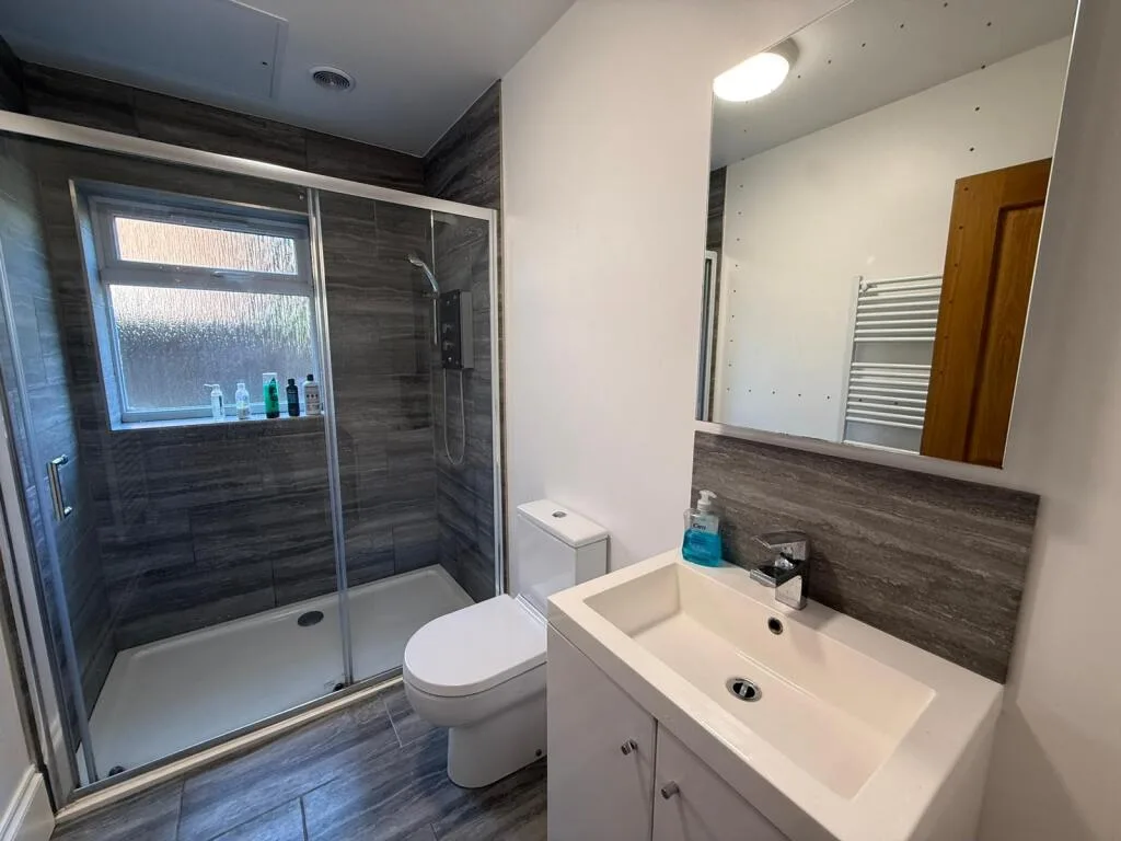 1 bedroom house share for rent