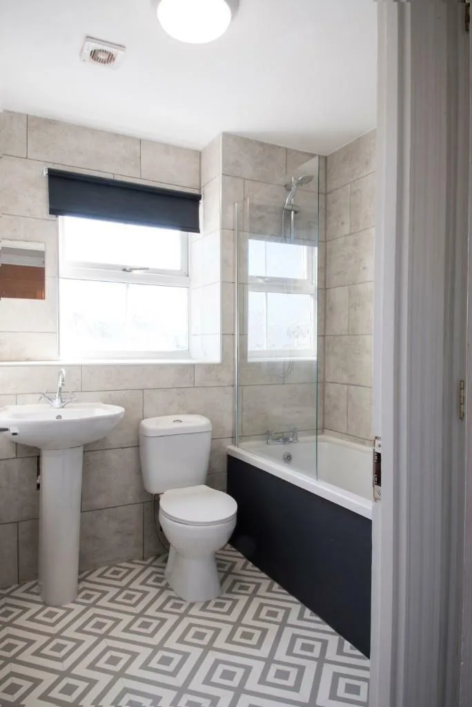 1 bedroom house share for rent