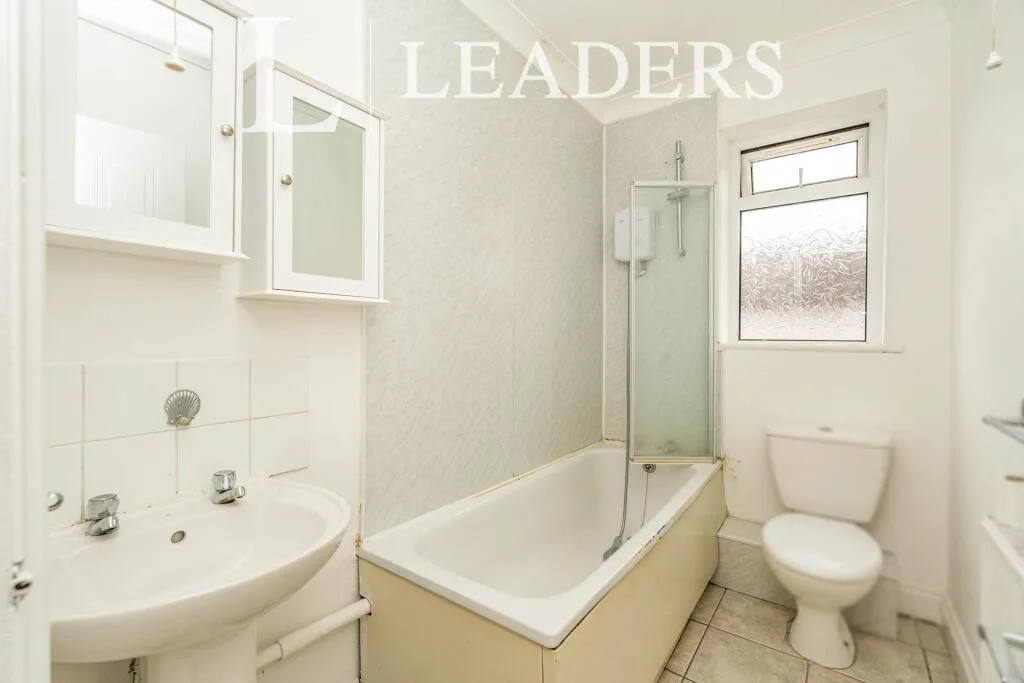4 bedroom flat for rent