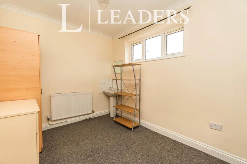 4 bedroom flat for rent