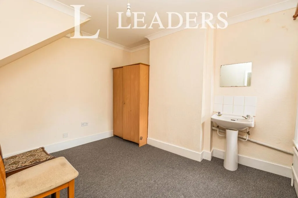 4 bedroom flat for rent