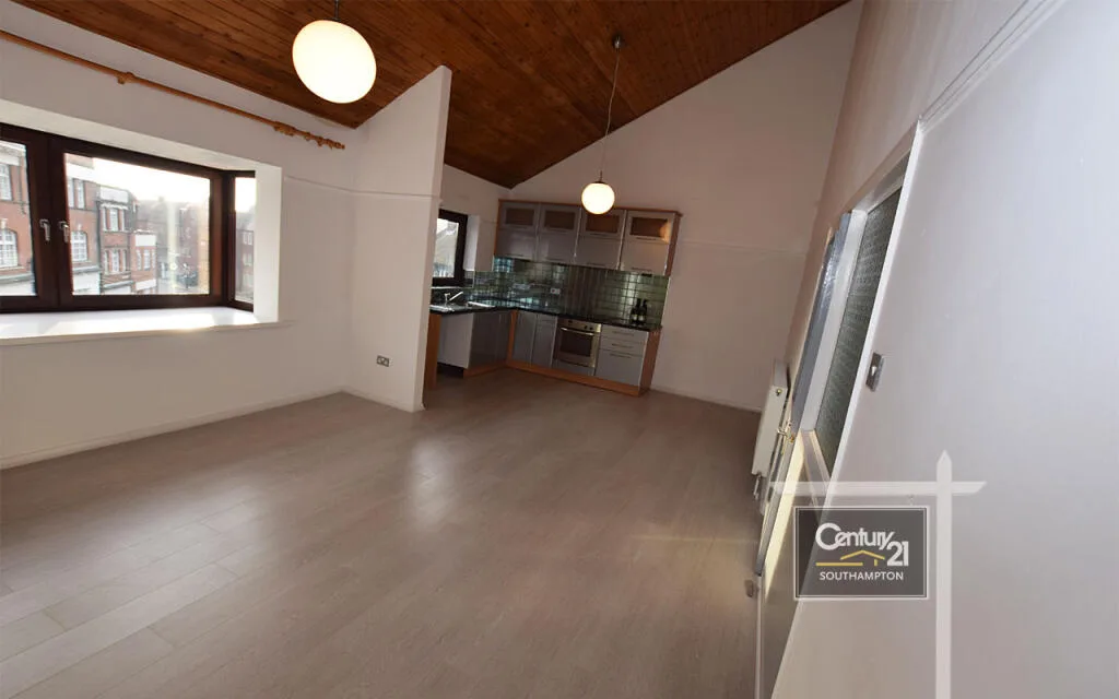 2 bedroom maisonette for rent