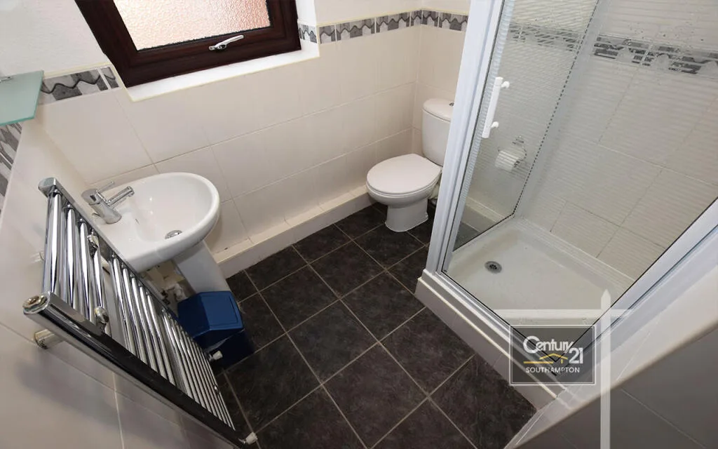 2 bedroom maisonette for rent