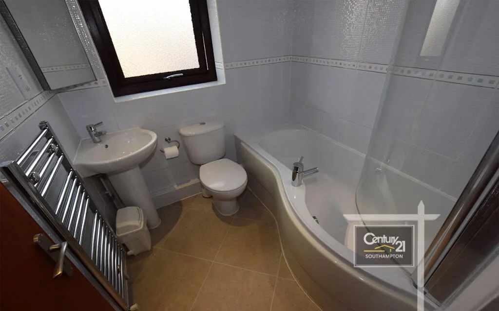 2 bedroom maisonette for rent