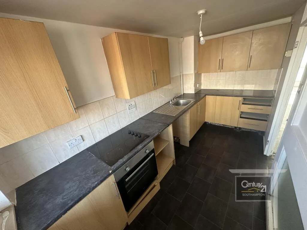 3 bedroom maisonette for rent