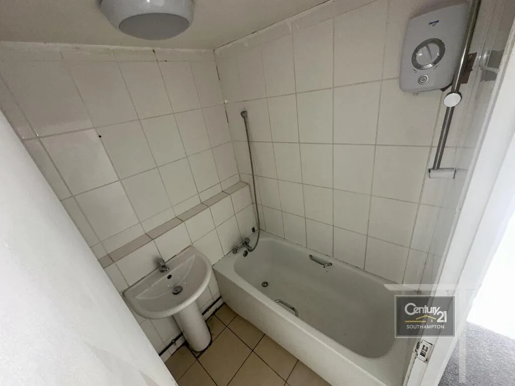 3 bedroom maisonette for rent