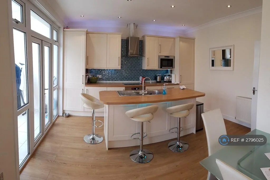 1 bedroom house share for rent