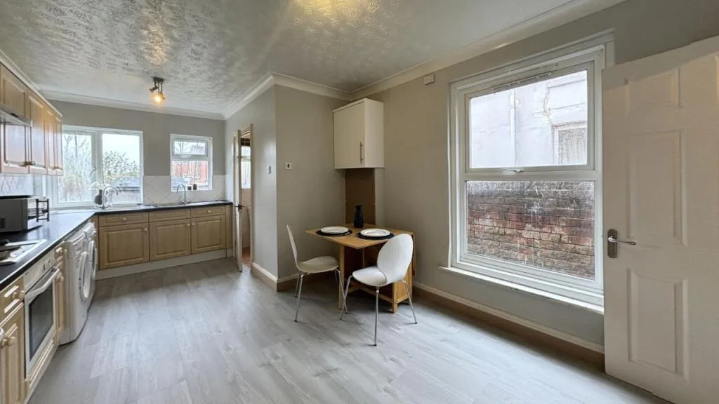 1 bedroom house share for rent