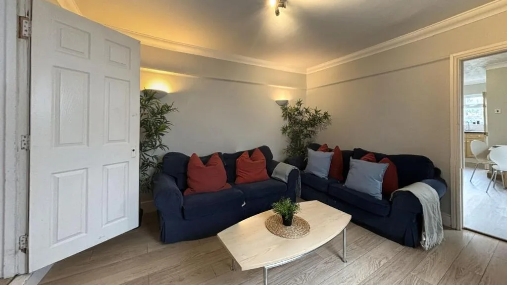 1 bedroom house share for rent