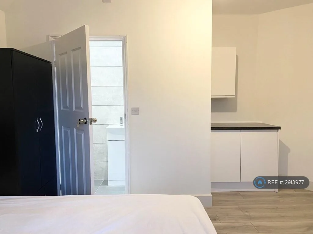 1 bedroom house share for rent
