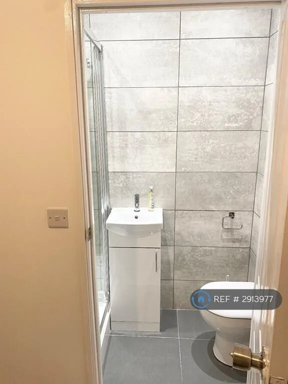 1 bedroom house share for rent