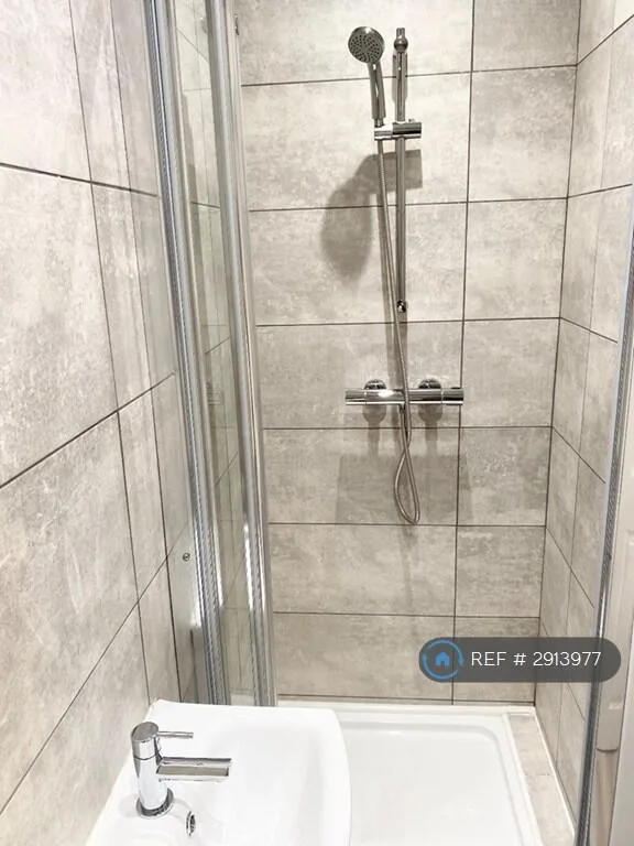 1 bedroom house share for rent