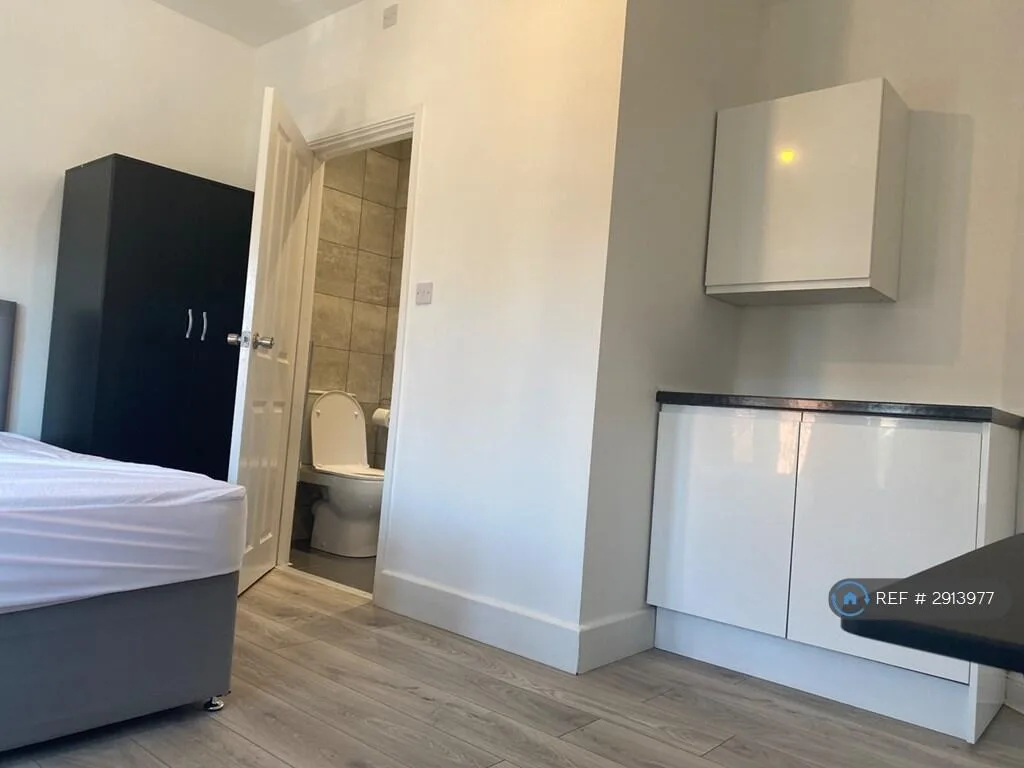 1 bedroom house share for rent