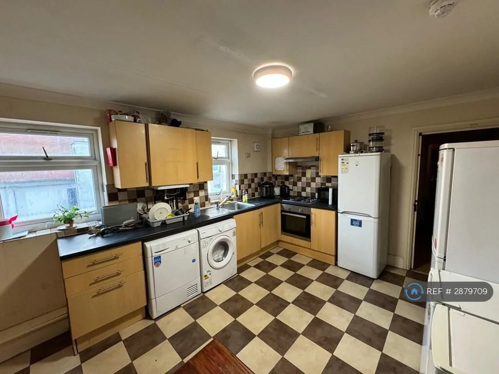 1 bedroom house share for rent