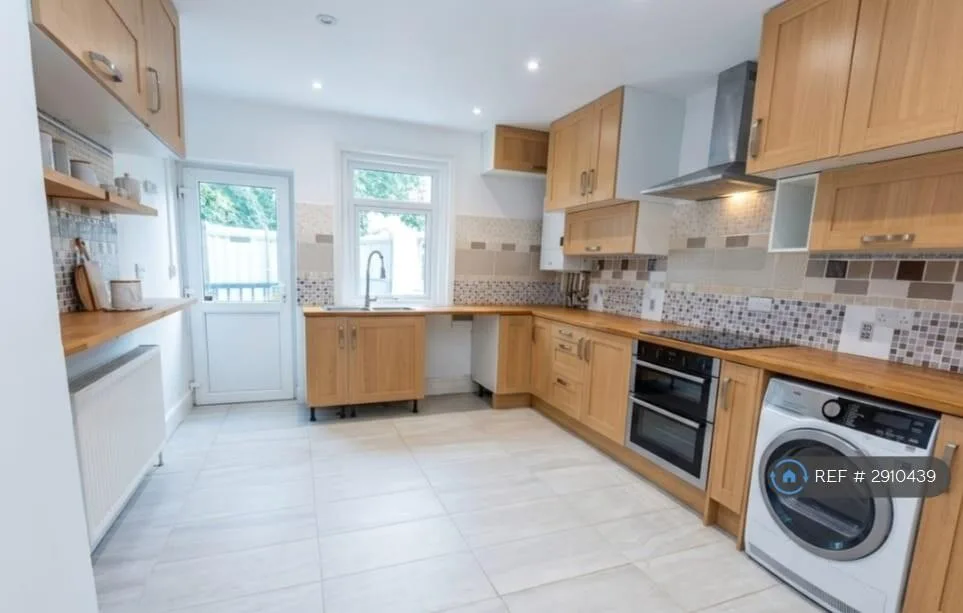 4 bedroom maisonette for rent