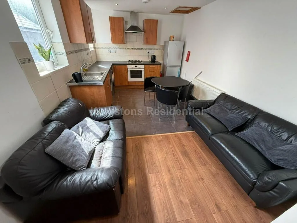 4 bedroom duplex for rent
