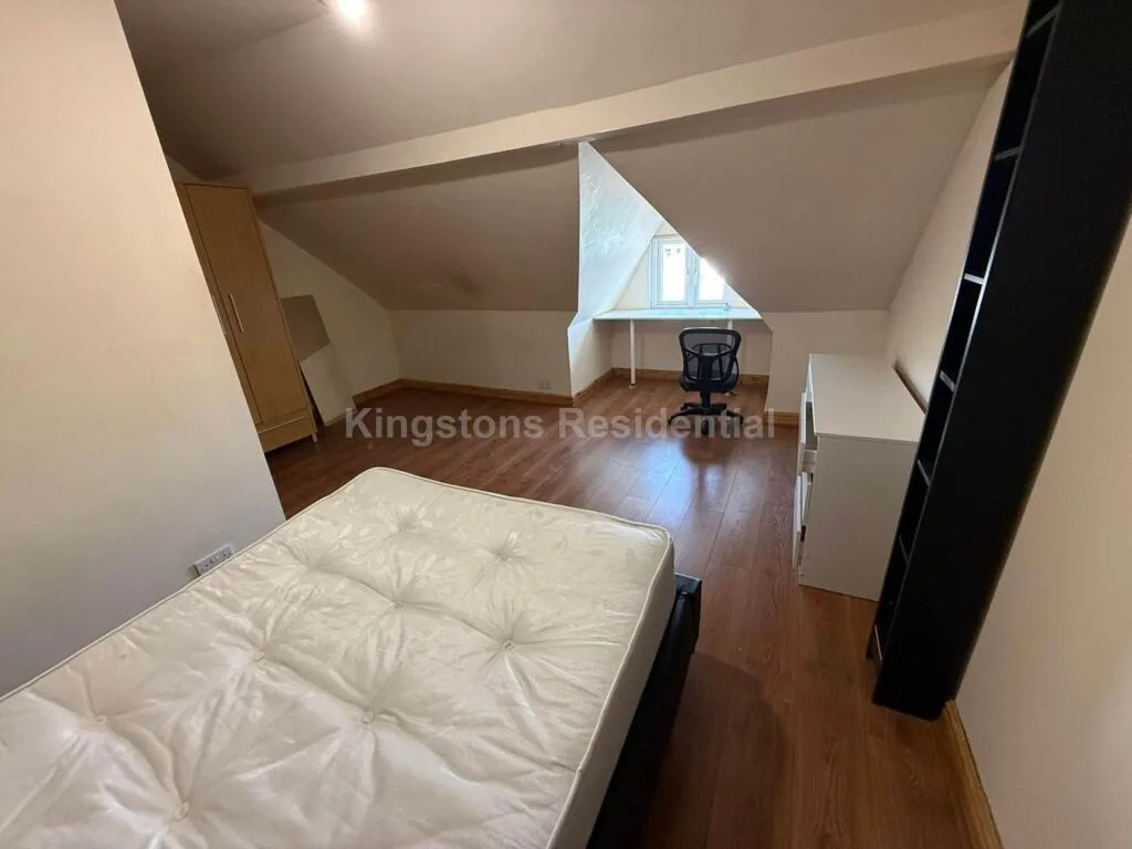 4 bedroom duplex for rent