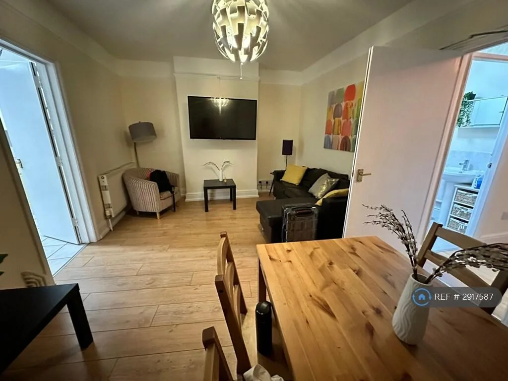 3 bedroom flat for rent