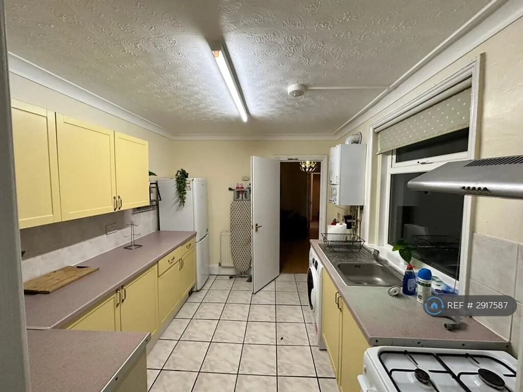 3 bedroom flat for rent