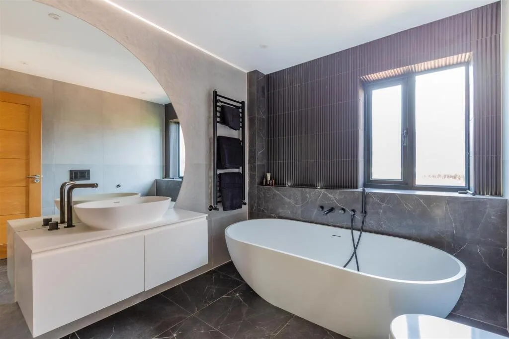4 bedroom detached house for rent