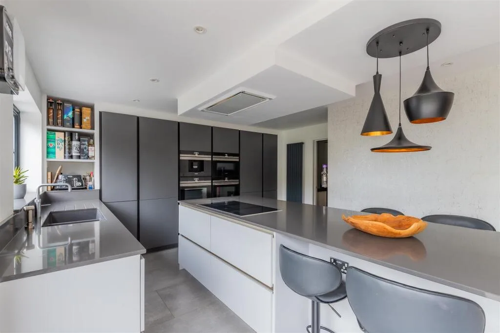 4 bedroom detached house for rent