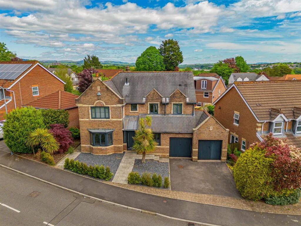 4 bedroom detached house for rent