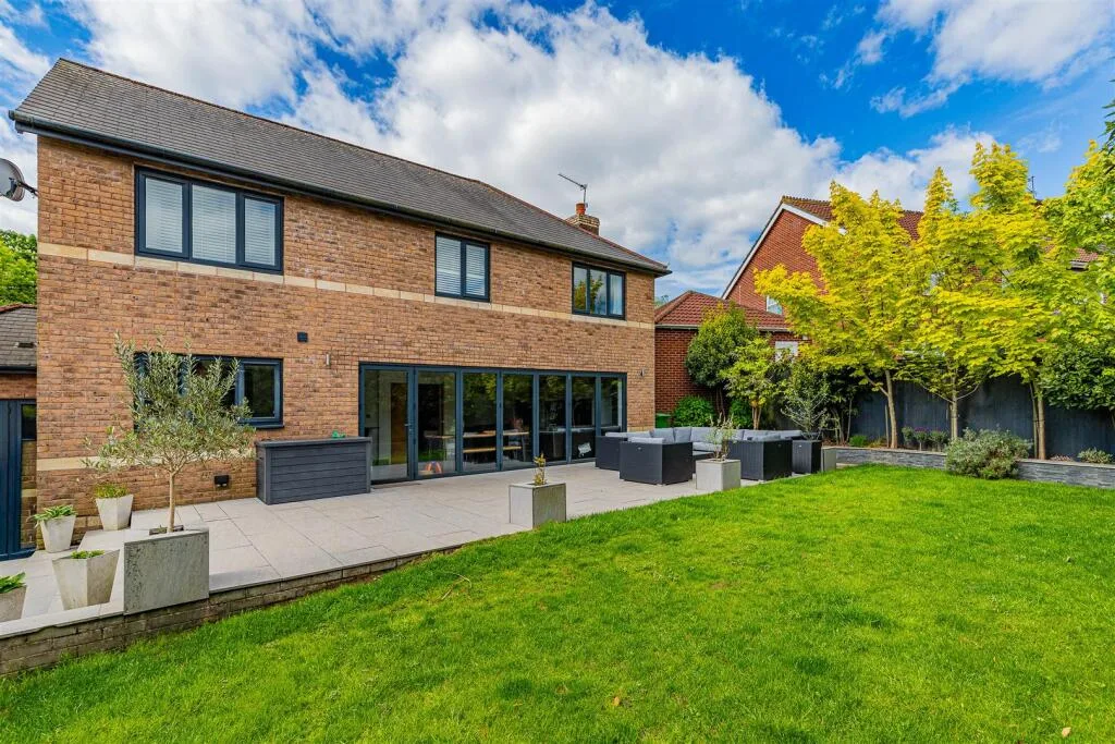 4 bedroom detached house for rent